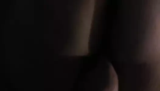 Rozgrzewka napalonej suki z wielka dupa