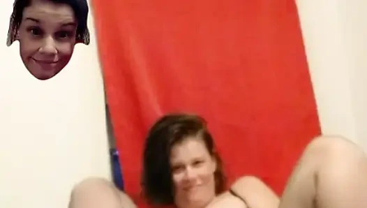 Orta yaşlı seksi kadın sikilmeye hazır