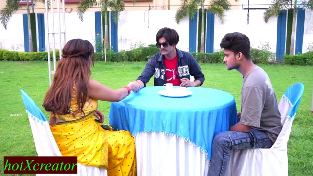 Güzel evli kadın zengin arkadaşıyla paylaşıyor! Lütfen koca umurumda değil