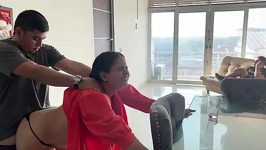 Yanindaki Kör Bir Adamin Kizini Seviştim, Sperm Üzerine Düştü Ve O Krem Olduğunu Düşündü