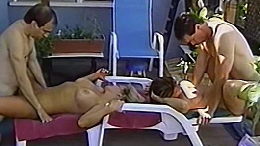 arka bahçede iki çift ile vintage amatör orgy