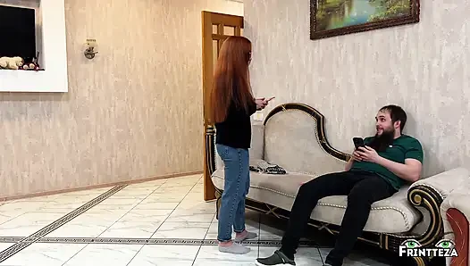 Orta yaşlı seksi kadın üvey oğlunun tüm taşaklarını boşaltmasını sağlıyor - üvey annesinin göğüslerine boşalma!