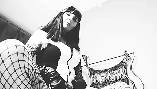 Yalnız sahibe bdsm takma yarak büyük zenci yarağı lateks orta yaşlı seksi kadın siyah beyaz