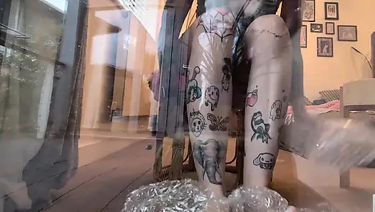 Bakış açısı dev ayak tabanları, ayak parmakları, çiğneme ve ezme