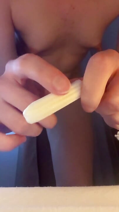 Tampon Sokma Yakın Çekim - Rus Kız Amını Edepsizce Konuşuyor