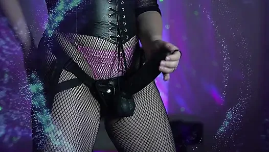 Kadın kılıklı mesmerize seni sikiyor