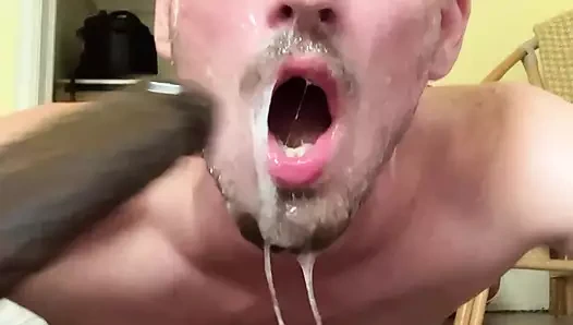 Özensiz öğürme ve tükürük dildo emiyor gırtlak ibne