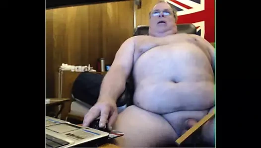 Büyükbaba web kamerasında oynuyor