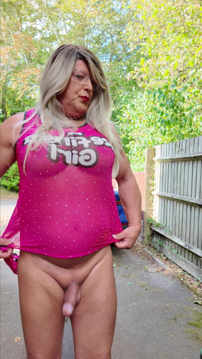 Pembe örgülü elbisem ve topuklu ayakkabılarımla seksi travesti kellycd2022 | Klip 2