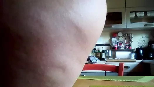 mutfak masasında yapay penis - bölüm 3