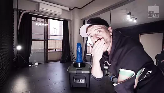 Azgın axel abysse tek başına yumruk soktuktan sonra canavar dildoya biniyor