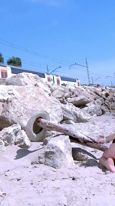 Emy Russo güzel minyon kızıl saçlı Emy Russo soyunuyor