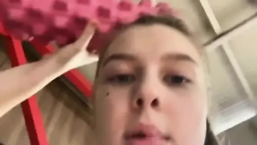 İri güzel seksi kız jucielussie spor salonunda eğitim alıyor