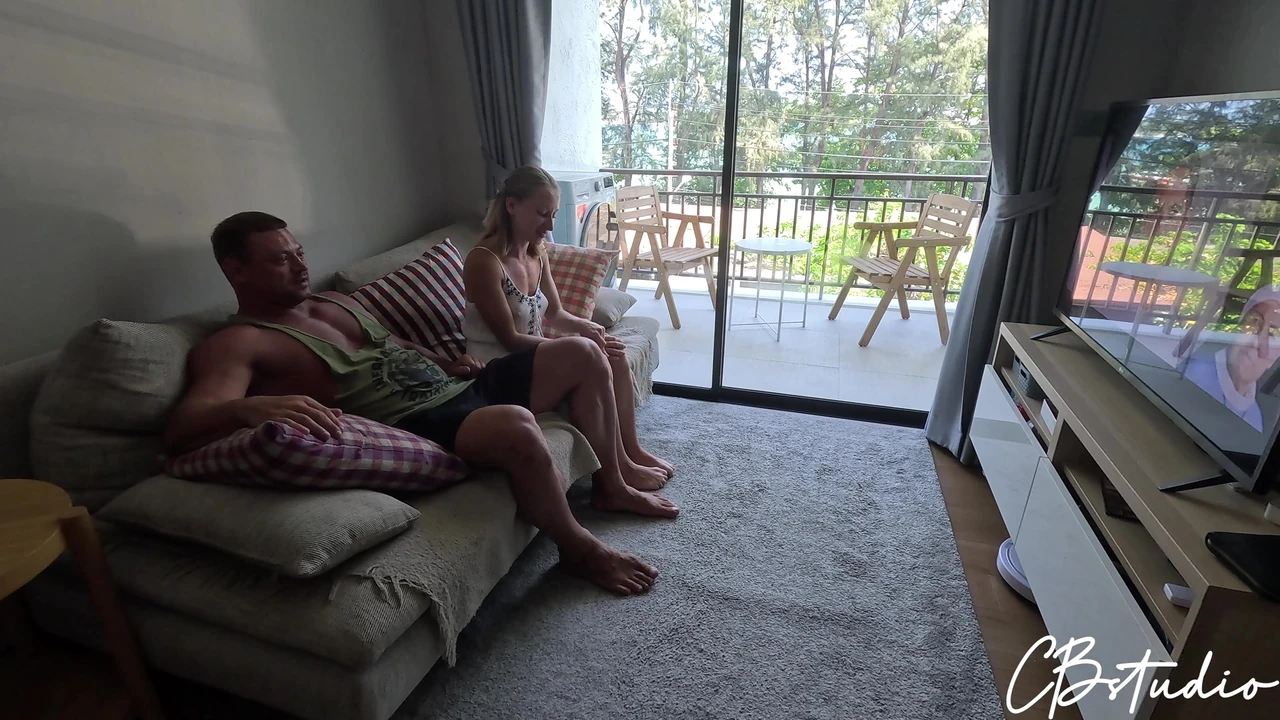 वह एक फिल्म देखने आई थी, लेकिन इसके बजाय मैंने उसे चोदा