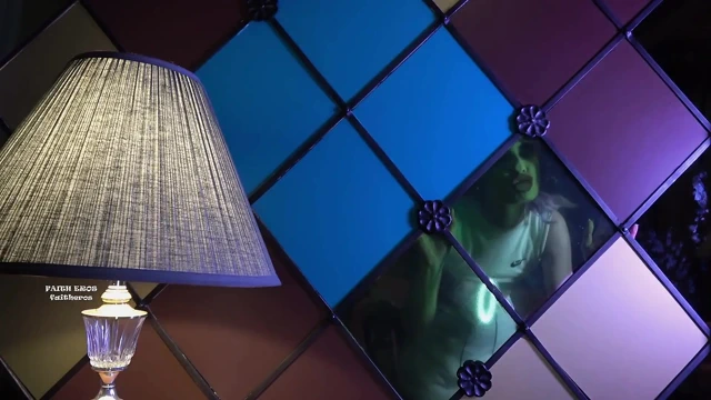 Üvey anneni kız arkadaşınmış gibi öp