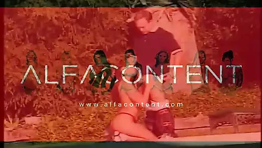 Muhteşem kızıl saçlı orta yaşlı seksi kadın angelica sin