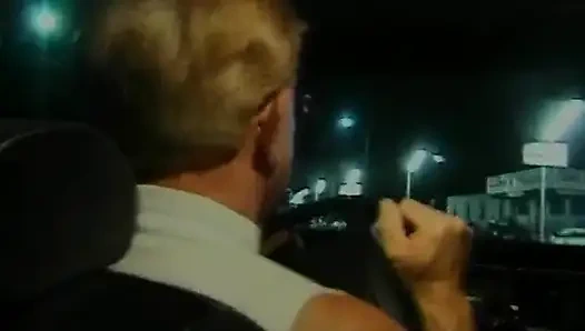 Güzel klasik bebekler taksinin arka koltukta lezbo eğleniyor