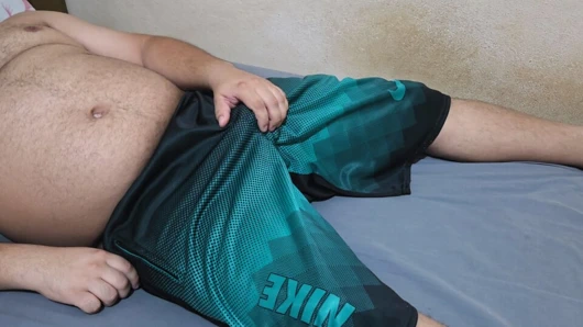 İç çamaşırımla mastürbasyon yapıyor ve yarağımı sikiyorum