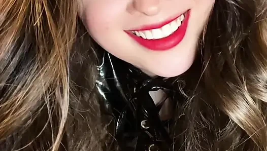 Orta yaşlı seksi kadın bisikletçi grup oyunuyla sikiş arkadaşını aldatıyor