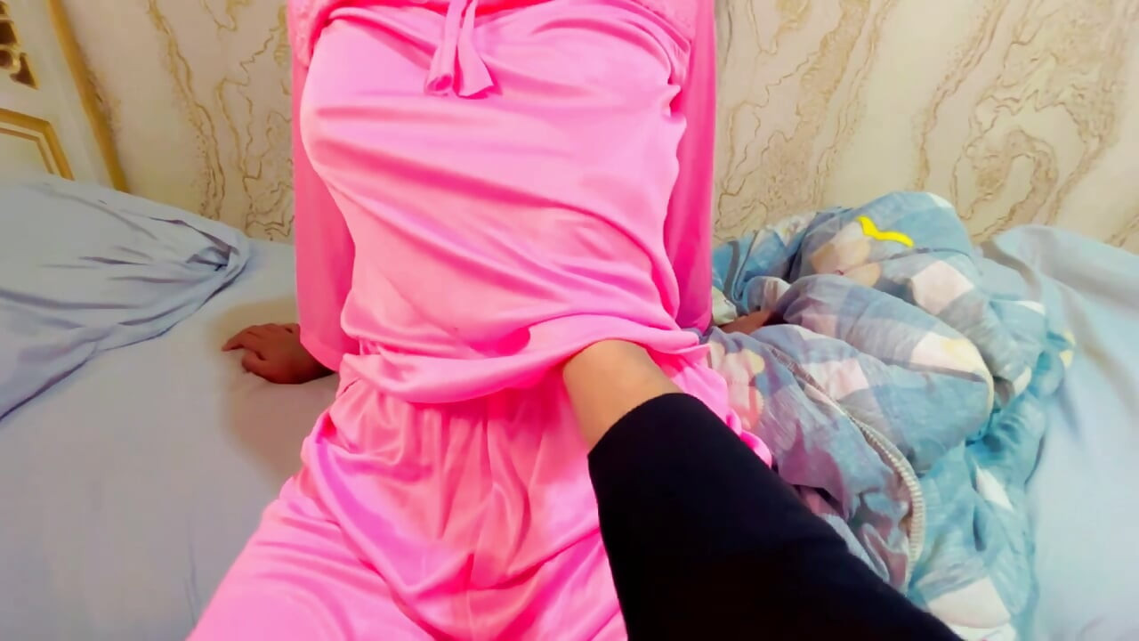 Sexy Zoya - Muslim boy fuck his stepmother daughter in oyo hotel in New Delhi, Girl is Crying too badly Don't do inside i don't