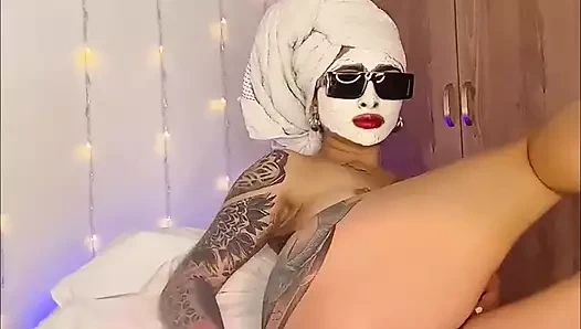 Amcık kılı ve dövmeli latin