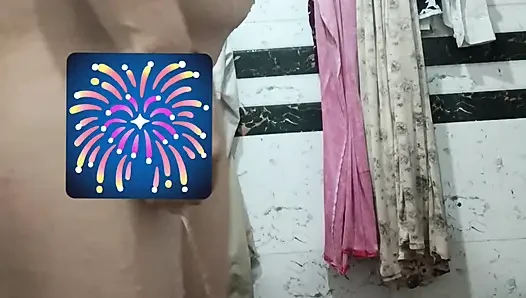 Priya bhabi yan parmakla yalıyor büyük delik videosu