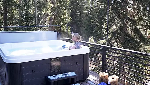 Ateşli dövmeli büyük memeli sarışın dikizci leo'ya hükmediyor