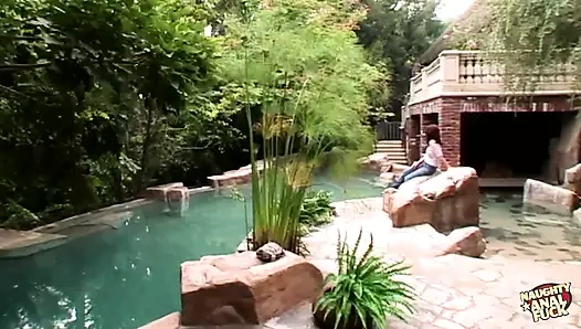 Bu iki kaltak anal yarak tedavisi için doyumsuz olduğu için götlerini sikiyor