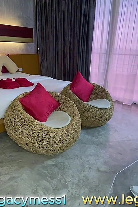 Seksi kızıl saçlı baskın üst düzey büyük cocm sahibe sikişiyor ve büyük götlü kölesi tarafından sikiliyor