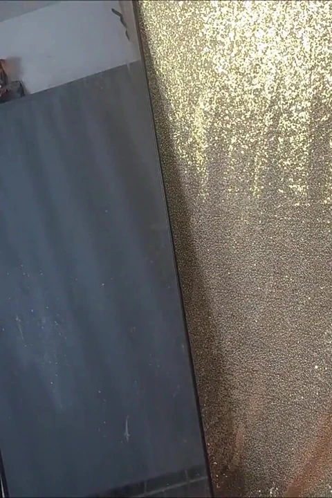 Beni aynayı temizlerken izle