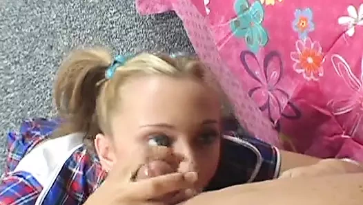 Muhteşem Fransız kız öğrenci sert ve derin sikişmek istiyor