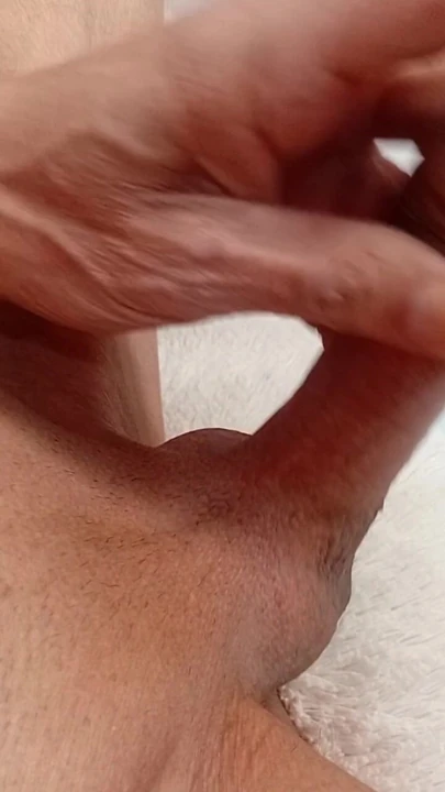 Penisim seni can sıkıntısından çıkarıyor. İlginizi çekti mi? Gel videolarımı izle, bu ateşli yarağı gördüğünüzde durmadan boşalacaksınız