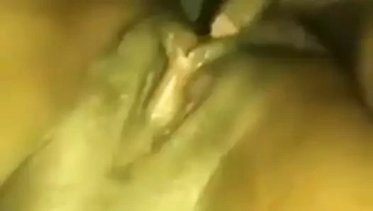 Büyük klitoris onu fışkırtma yaptı