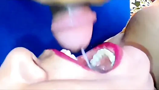 Индийская членососка бхабхи кончает в рот
