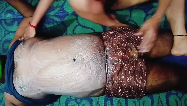 Ateşli kız tarafından masaj salonunda gerçek mutlu son