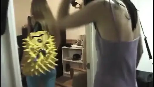 Kanepede ateşli İngiliz grup seks partisi