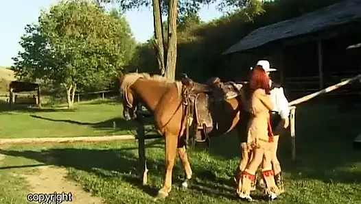 Kovboy kızlar sert şaplak dersi alıyor