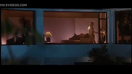 Sharon Stone temel içgüdüsü çıplak oluyor