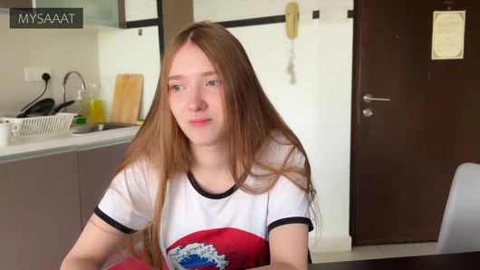 Üvey kız kardeş satrançta kayboldu ve amına iki kez boşalıyor