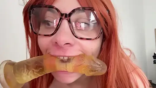 Aptal sarışın ahegao'yu yüzleştiriyor çünkü sarışınların sanal yarakla sikişmelerinin ve kirli yüzlerinin tadını çıkariyorsun