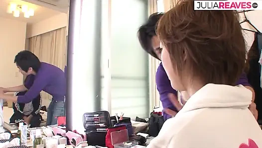 Hatun amcığını yalatıyor ve sonra boşalmak için sert sikişiyor