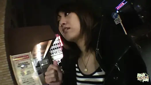 Sevimli kız tatlıya götürülüyor ve tatlı olmadan önce