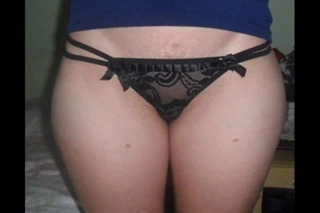 Calcinha preta atolada e transparente