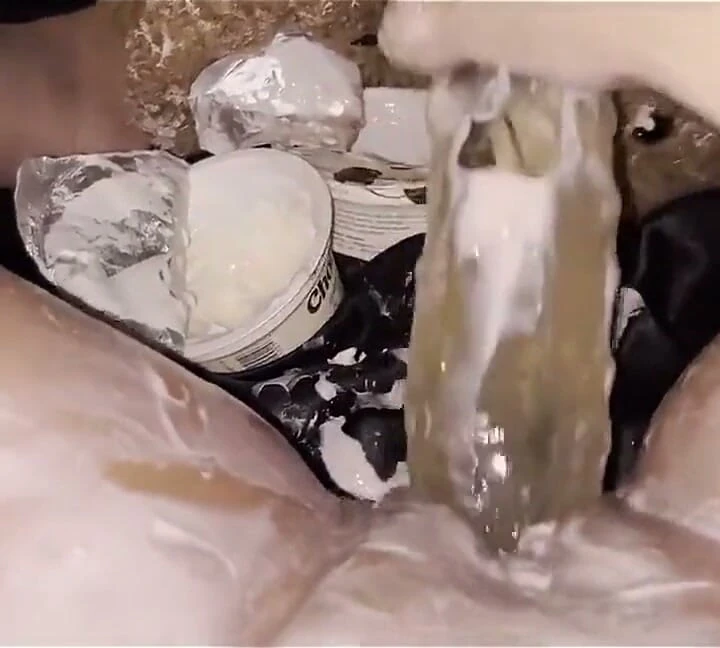 Üvey kızım yougurt ile çıldırıyor&büyük cam dildo-onu evde yalnız bırakırsam bunun olacağını bilmiyordum