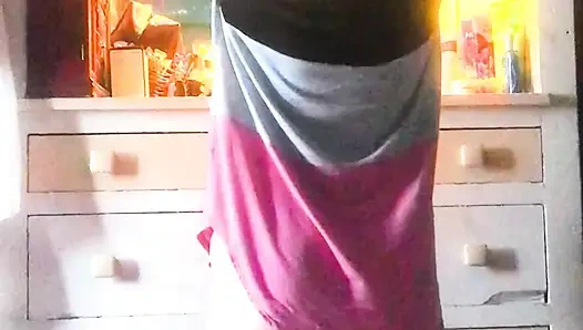 Çılgın yoğun bir şekilde sakso çekiyor