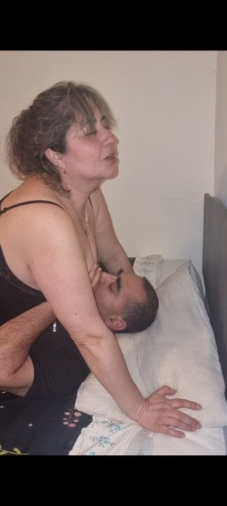 Kocam en iyi arkadaşımızı uyandırmamı istiyor