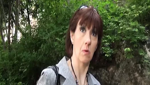 Ateşli Fransız nine sert amcık sikişinin ardından döl yiyor