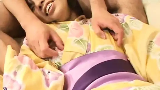 Japon genç kız yarağa tersten biniyor