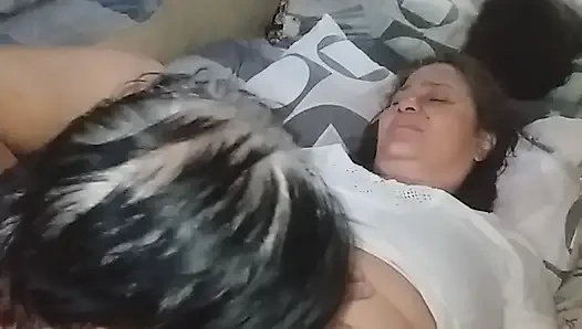 Şubatın ilk günü.karımı sikiyorum het ıslak amcığın içinde uzun ve kalın yarağım için l8nging yapıyor