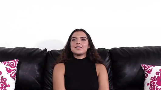 Genç amatör ava alır boşalmak içinde ağız sonra döküm seks